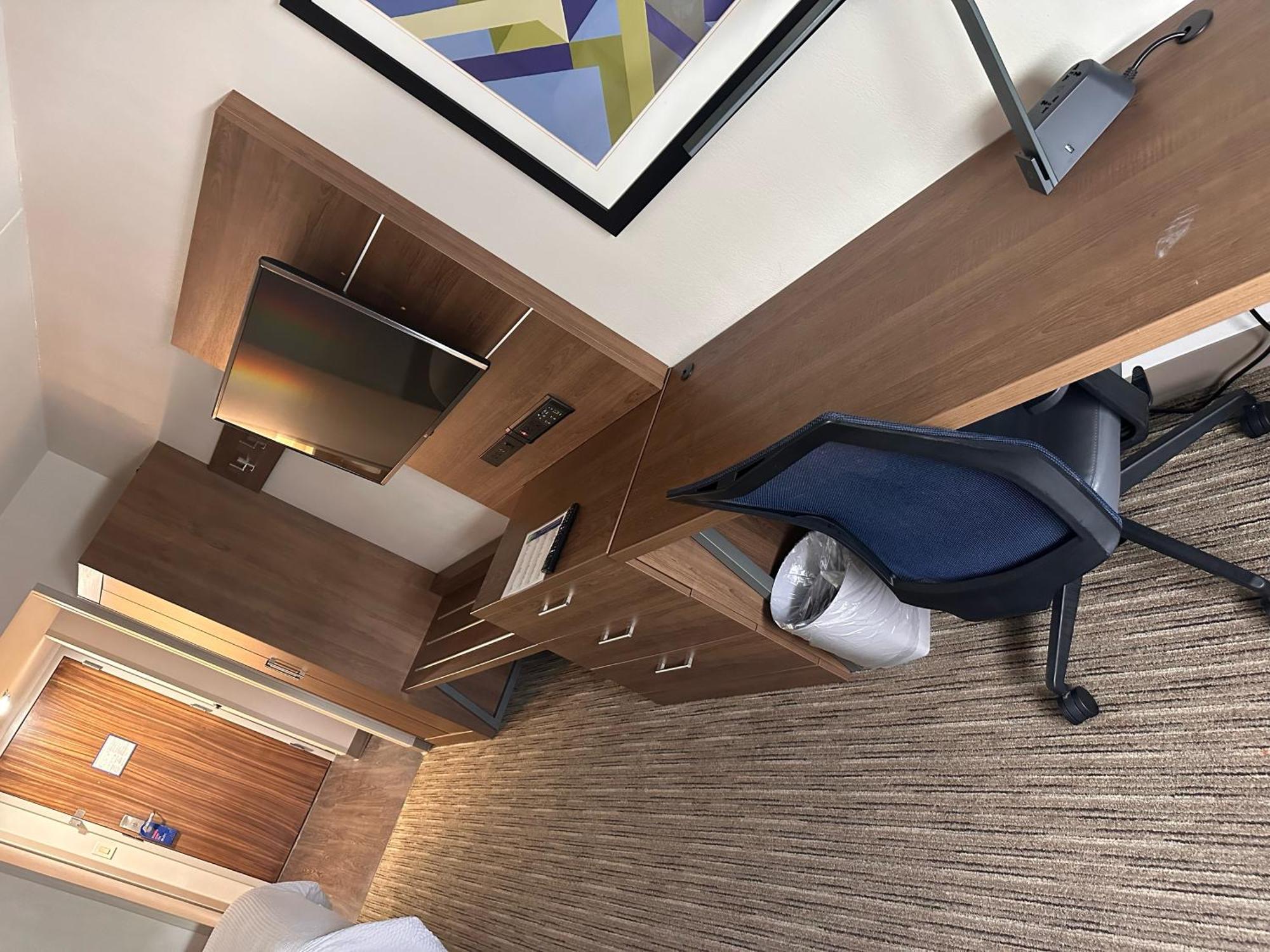 Express And By Ihg Hotel 2*