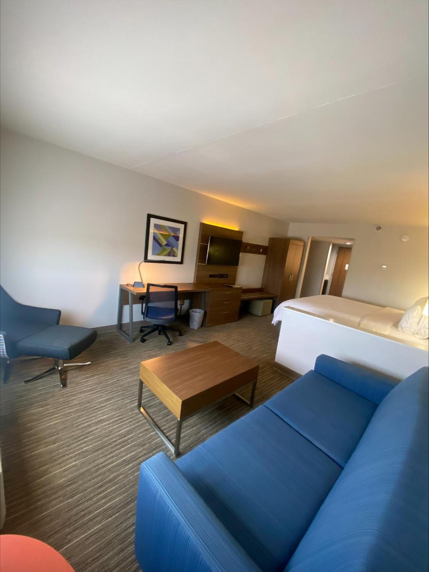 Express And By Ihg Hotel 2*