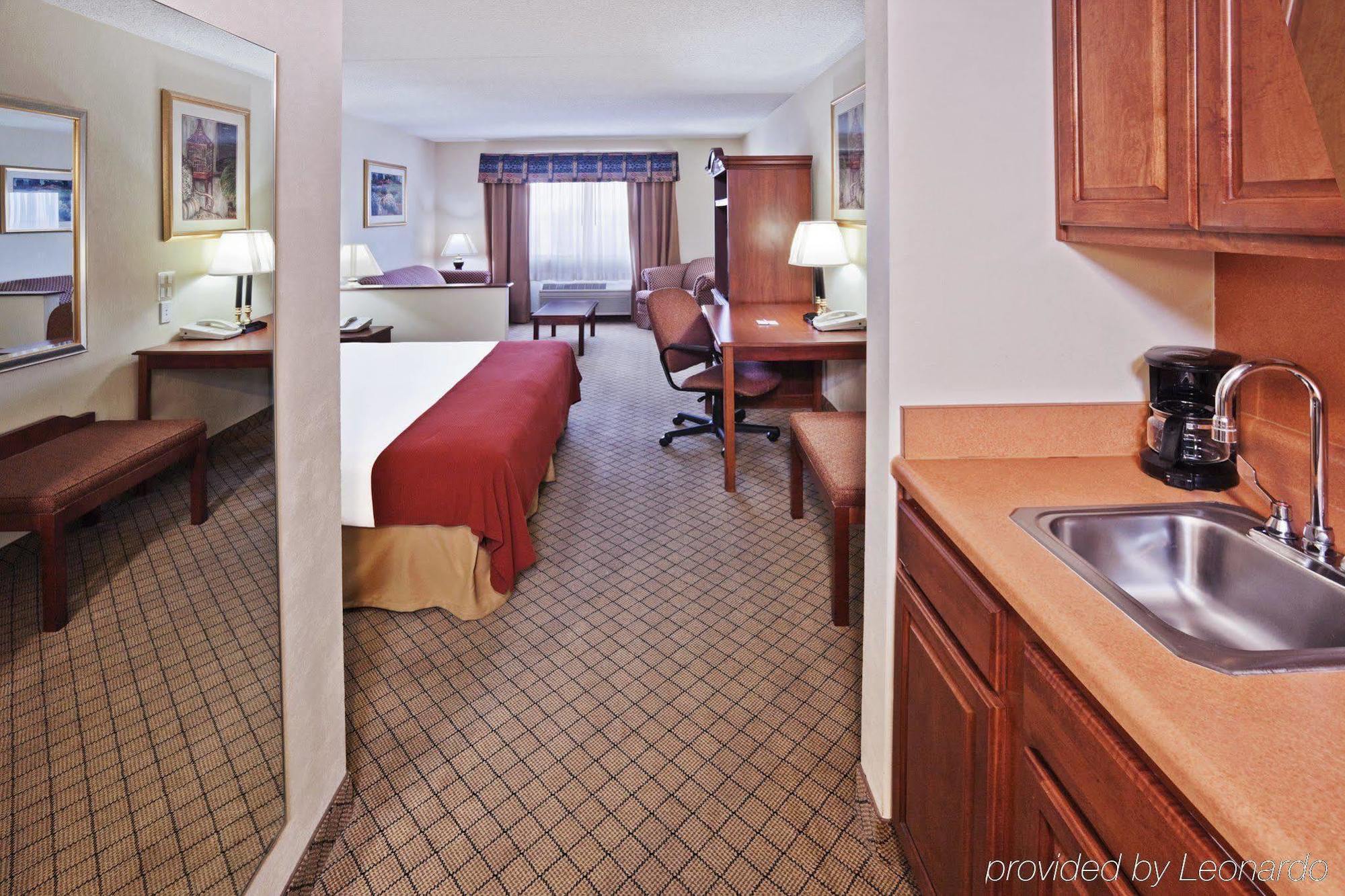 Express And By Ihg Hotel 2*