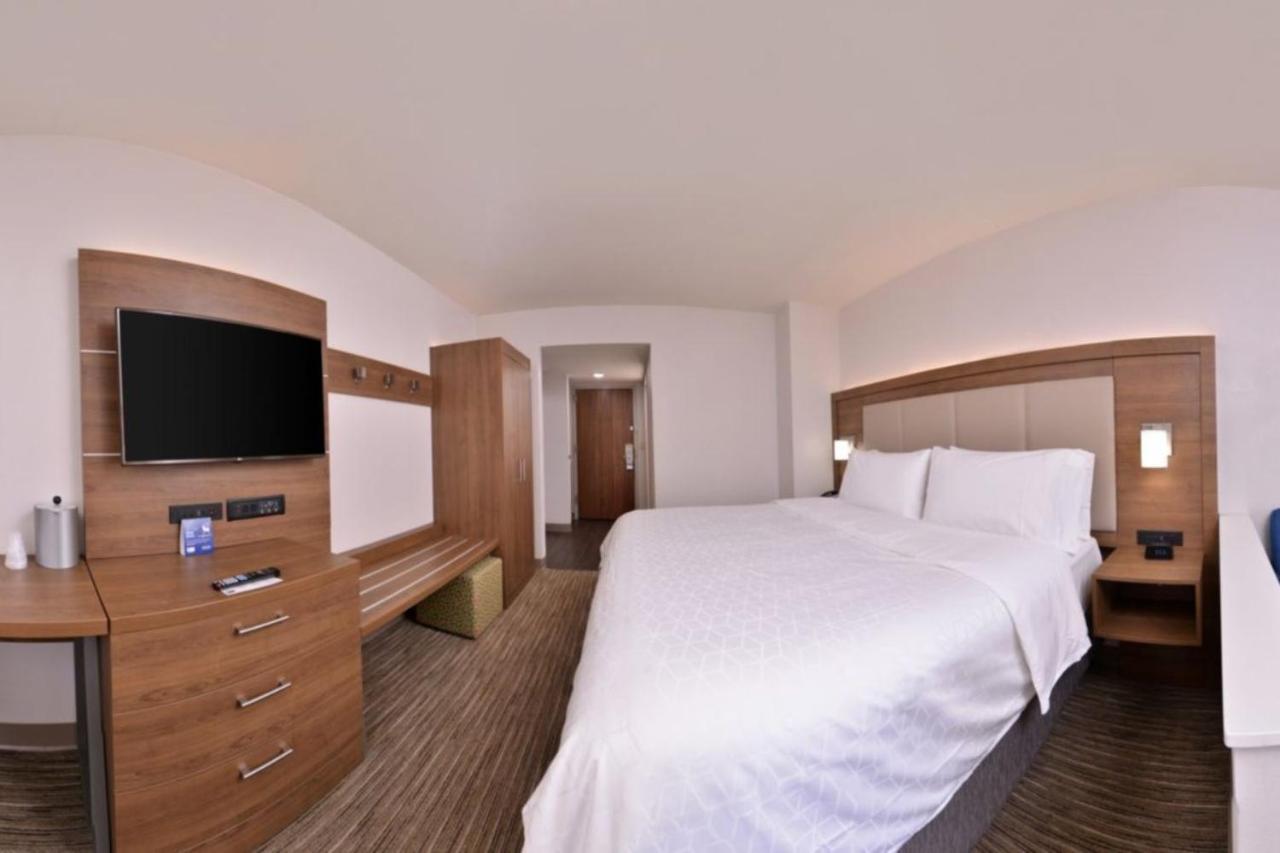 Express And By Ihg Hotel 2*