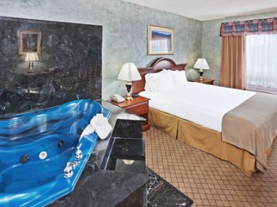 Express And By Ihg 2*